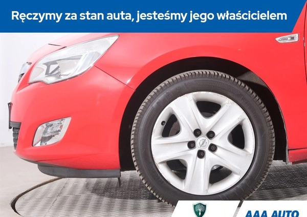 Opel Astra cena 28000 przebieg: 135200, rok produkcji 2011 z Skaryszew małe 254